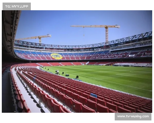 巴萨诺坎普球场翻新后首场欧冠，观众席再现满座盛况